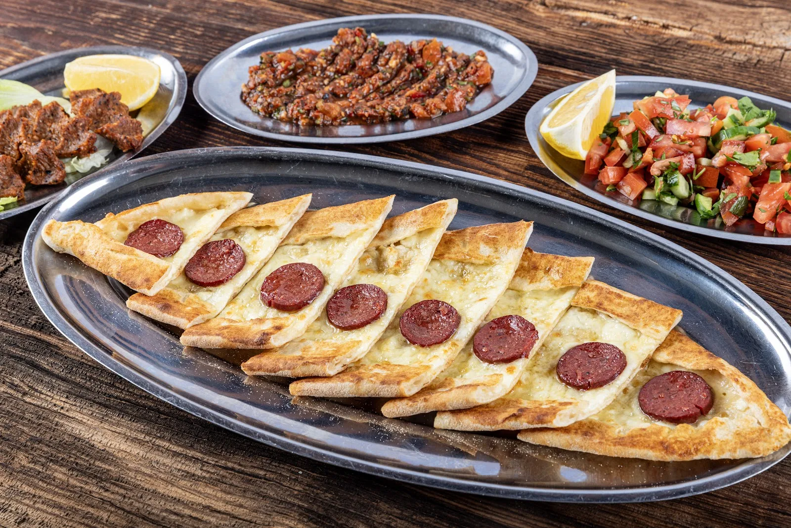Kaşarlı Sucuklu Pide