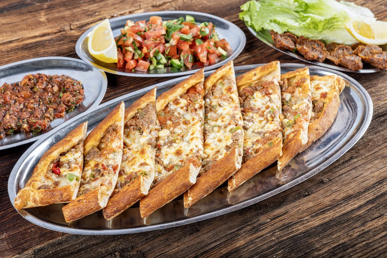 Kuşbaşılı Kaşarlı Pide